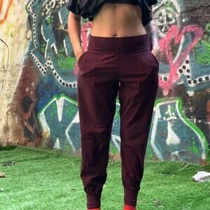 Lululemon maroon joggers